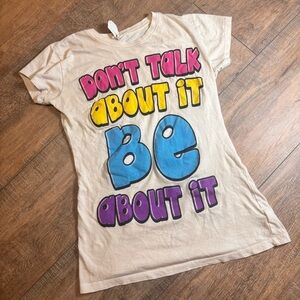 “Dont Talk About It Be About It” vintage fitted graphic tee Medium cute y2k